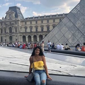 Meet your Posher, Adriana